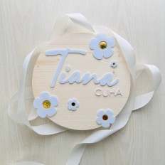 Product Description: Personalized Round Wooden Plaque with Golden & White Acrylic Ornaments